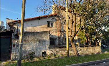 AMPLIO CHALET A RECICLAR. EXCELENTE UBICACIÓN EN VENTA
