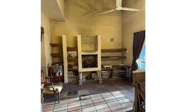 AMPLIO CHALET A RECICLAR. EXCELENTE UBICACIÓN EN VENTA