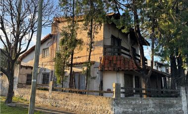 AMPLIO CHALET A RECICLAR. EXCELENTE UBICACIÓN EN VENTA