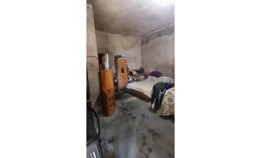 AMPLIO TERRENO. EXCELENTE ZONA. 2 VIVIENDAS EN VENTA. ITUZAINGO NTE