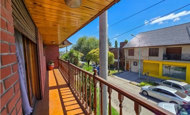 Chalet 4 amb. quincho, garage+ Local/Depto - Carasa y Av. J. P. Ramos