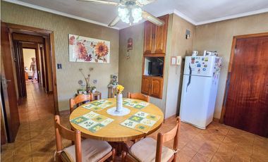 Chalet 4 amb. quincho, garage+ Local/Depto - Carasa y Av. J. P. Ramos