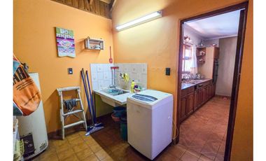 Chalet 4 amb. quincho, garage+ Local/Depto - Carasa y Av. J. P. Ramos