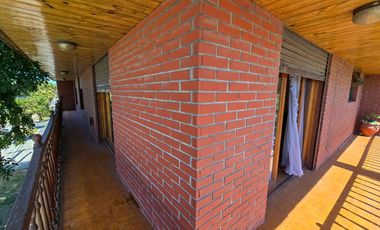 Chalet 4 amb. quincho, garage+ Local/Depto - Carasa y Av. J. P. Ramos