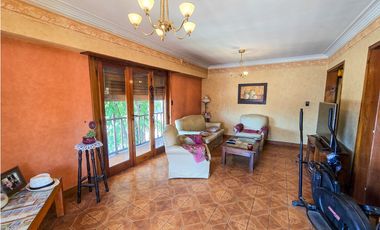 Chalet 4 amb. quincho, garage+ Local/Depto - Carasa y Av. J. P. Ramos