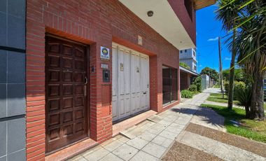 Chalet 4 amb. quincho, garage+ Local/Depto - Carasa y Av. J. P. Ramos