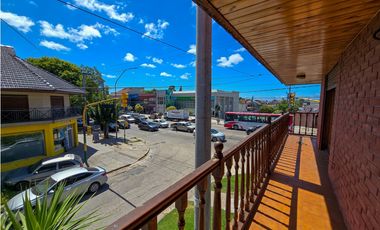Chalet 4 amb. quincho, garage+ Local/Depto - Carasa y Av. J. P. Ramos