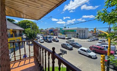 Chalet 4 amb. quincho, garage+ Local/Depto - Carasa y Av. J. P. Ramos