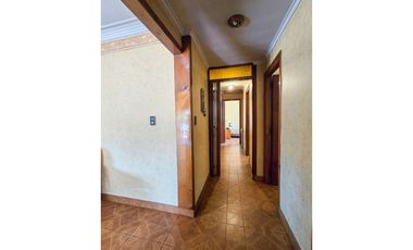 Chalet 4 amb. quincho, garage+ Local/Depto - Carasa y Av. J. P. Ramos
