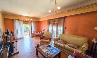 Chalet 4 amb. quincho, garage+ Local/Depto - Carasa y Av. J. P. Ramos