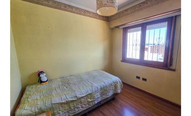 Chalet 4 amb. quincho, garage+ Local/Depto - Carasa y Av. J. P. Ramos