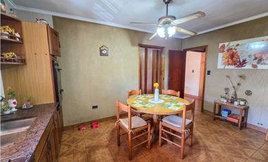 Chalet 4 amb. quincho, garage+ Local/Depto - Carasa y Av. J. P. Ramos