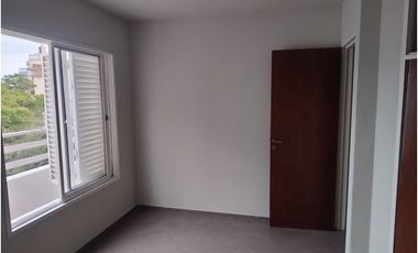 Departamento en venta. 2 dorm. sobre Av. Santa Fe barrio Alberdi