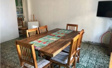 CASA A LA VENTA EN PAUNERO AL 700, MORON (APTA CREDITO)
