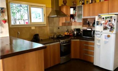 CASA A LA VENTA EN PAUNERO AL 700, MORON (APTA CREDITO)