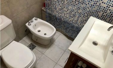 CASA A LA VENTA EN PAUNERO AL 700, MORON (APTA CREDITO)