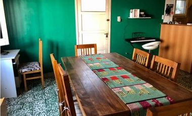 CASA A LA VENTA EN PAUNERO AL 700, MORON (APTA CREDITO)