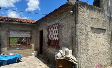 CASA A LA VENTA CON LOCAL EN RIPAMONTI 3500, CASTELAR