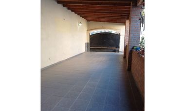 Casa a la venta con departamento en Moreno centro