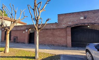 Casa a la venta con departamento en Moreno centro