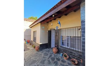 Casa a la venta con departamento en Moreno centro