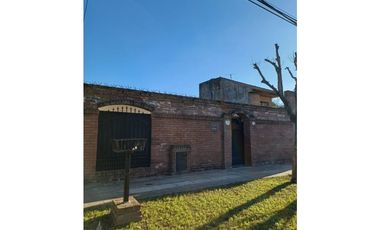 Casa a la venta con departamento en Moreno centro