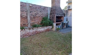 Casa a la venta con departamento en Moreno centro