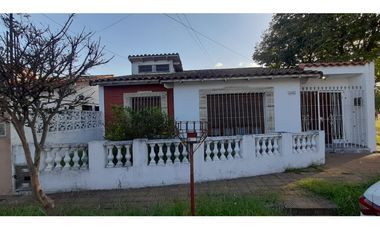 EXCELENTE CHALET EN VENTA. BARRIO AERONAUTICO - ITUZAINGO NORTE