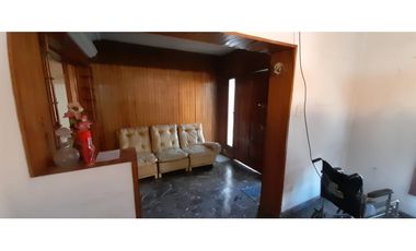 EXCELENTE CHALET EN VENTA. BARRIO AERONAUTICO - ITUZAINGO NORTE