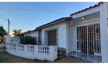 EXCELENTE CHALET EN VENTA. BARRIO AERONAUTICO - ITUZAINGO NORTE