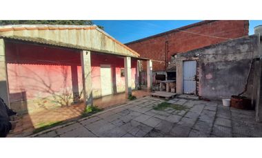 CHALET Y DOS DEPARTAMENTOS EN VENTA. ITUZAINGO NORTE