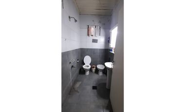 CHALET Y DOS DEPARTAMENTOS EN VENTA. ITUZAINGO NORTE