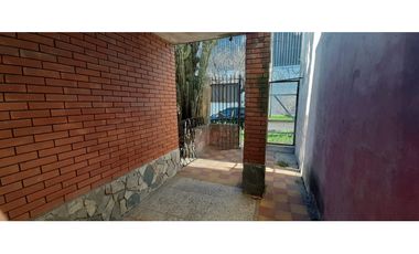 CHALET Y DOS DEPARTAMENTOS EN VENTA. ITUZAINGO NORTE