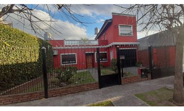 Hermosa casa en dos plantas en venta. Ituzaingó Norte