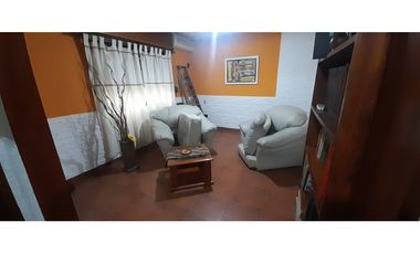 Hermosa casa en dos plantas en venta. Ituzaingó Norte