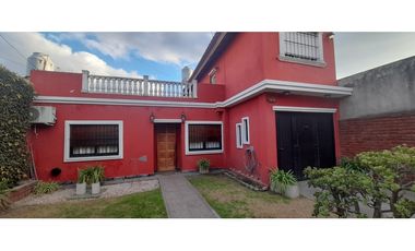 Hermosa casa en dos plantas en venta. Ituzaingó Norte