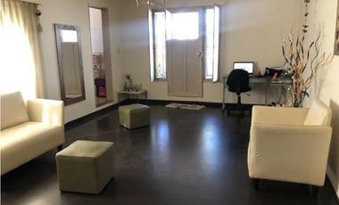 HERMOSA PROPIEDAD CON LOCAL EN ITUZAINGO NORTE.