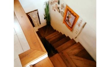 CASA TRES DORMITORIOS TRES BAÑOS DOS PLANTAS