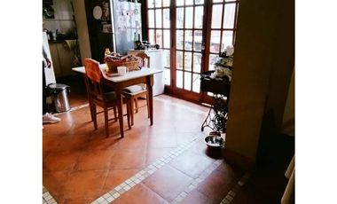 CASA TRES DORMITORIOS TRES BAÑOS DOS PLANTAS