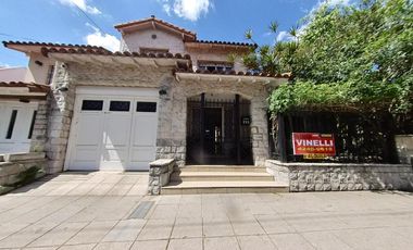 Chalet pileta cochera zona residencial