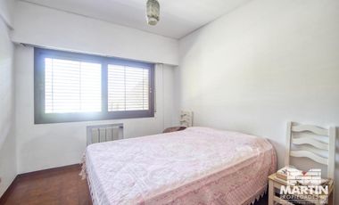 Chalet 7 amb. con jardín, suite, dep. de servicio - Martínez