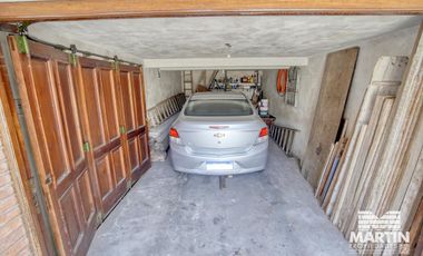 Chalet 7 amb. con jardín, suite, dep. de servicio - Martínez