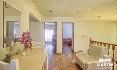 Chalet 7 amb. con jardín, suite, dep. de servicio - Martínez