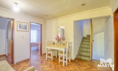 Chalet 7 amb. con jardín, suite, dep. de servicio - Martínez