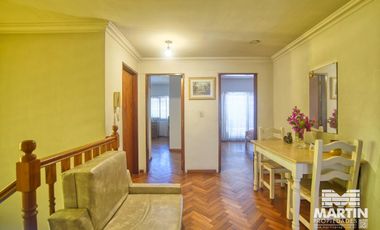 Chalet 7 amb. con jardín, suite, dep. de servicio - Martínez