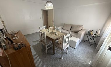 Depto 3 ambientes, 2° piso por escalera, 61m², muy buen estado y excelente ubicación – Lomas Oeste