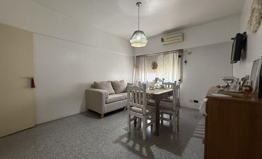 Depto 3 ambientes, 2° piso por escalera, 61m², muy buen estado y excelente ubicación – Lomas Oeste