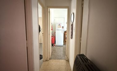 Depto 3 ambientes, 2° piso por escalera, 61m², muy buen estado y excelente ubicación – Lomas Oeste