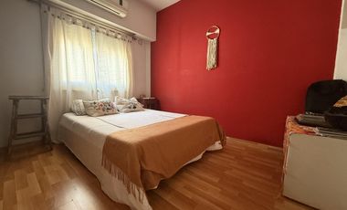 Depto 3 ambientes, 2° piso por escalera, 61m², muy buen estado y excelente ubicación – Lomas Oeste