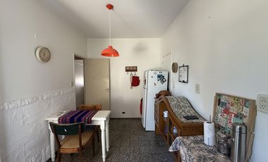 Depto 3 ambientes, 2° piso por escalera, 61m², muy buen estado y excelente ubicación – Lomas Oeste